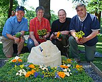 Berthold Klumpen und seine Kollegen freuen sich ber Ihre gelungene Sommerbepflanzung in Schwerin